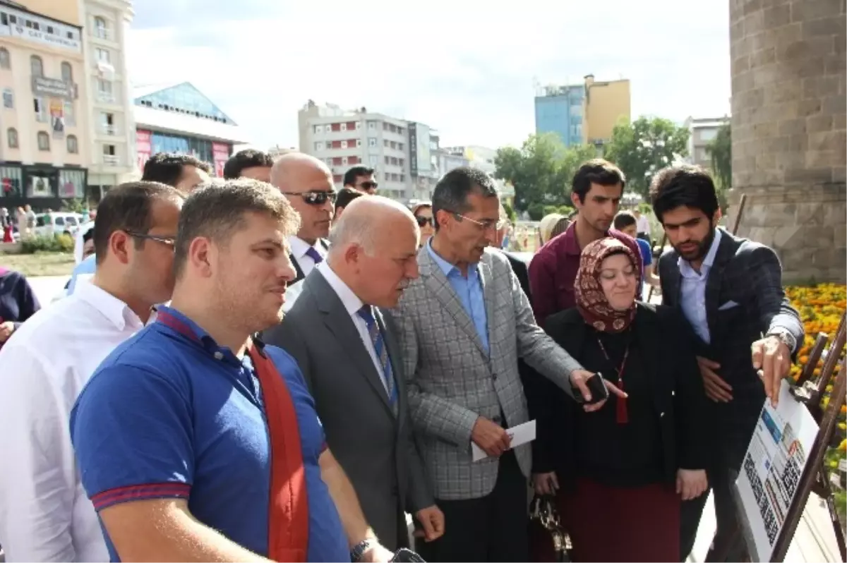 Yeni Türkiye Yolunda Demokrasi Sokağı" Temalı Sergiye Büyük İlgi