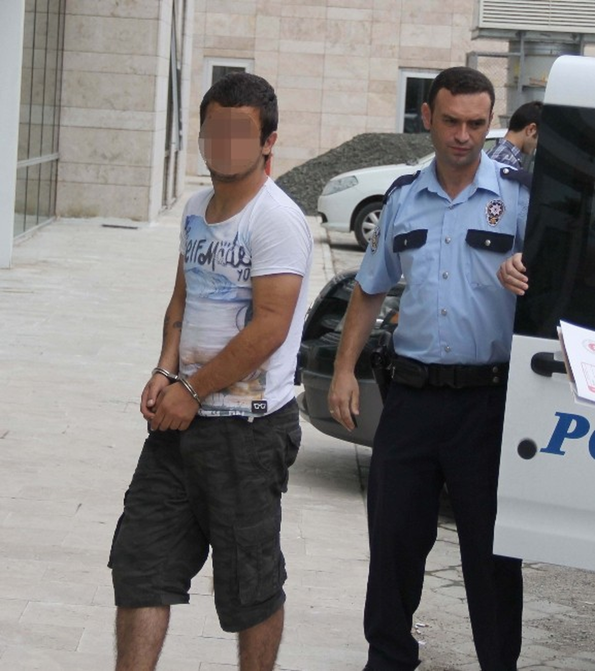 18 Yaşındaki Genç Silah ve Uyuşturucuyla Yakalandı
