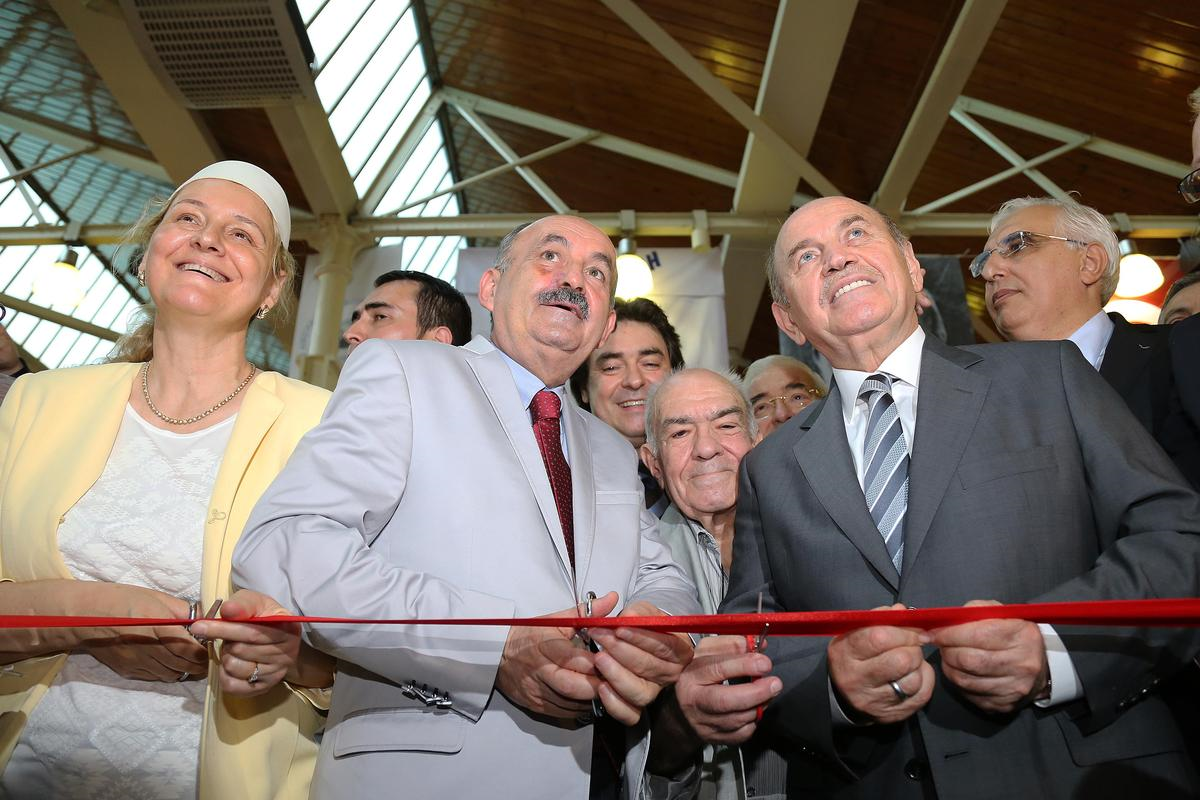 Bakan Müezzinoğlu\'ndan Balkan İnsanına Övgü
