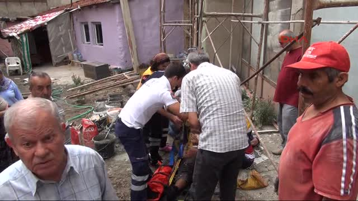 Çorlu\'da 5. Kattan Düşen İşçi Ağır Yaralandı