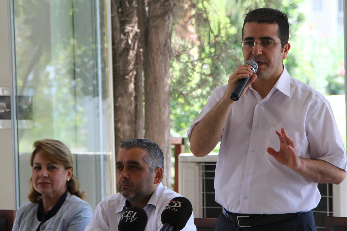 AK Parti Mersin İl Başkanı Taşpınar Muhtarlarla Buluştu