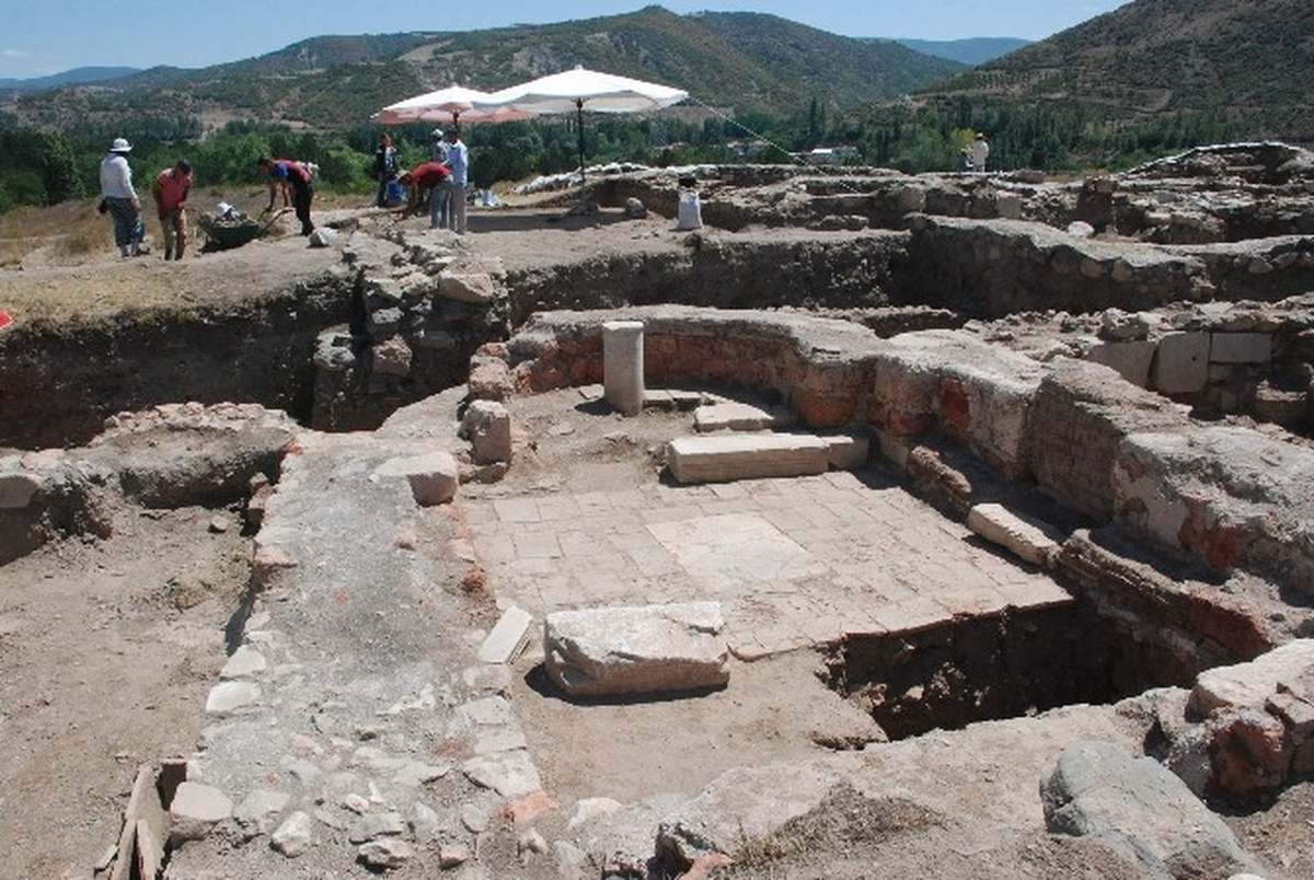 Antik Kentte Kilise Kazısı