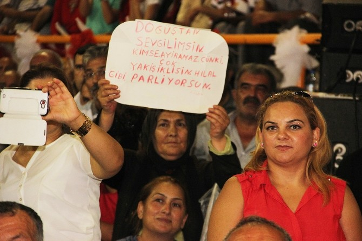 Kadın Partiliden Bahçeli\'ye: Doğuştan Sevgilimsin, Kimse Ayıramaz