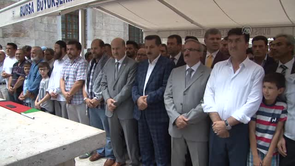 Bakan Çelik, gıyabi cenaze namazı kıldı -