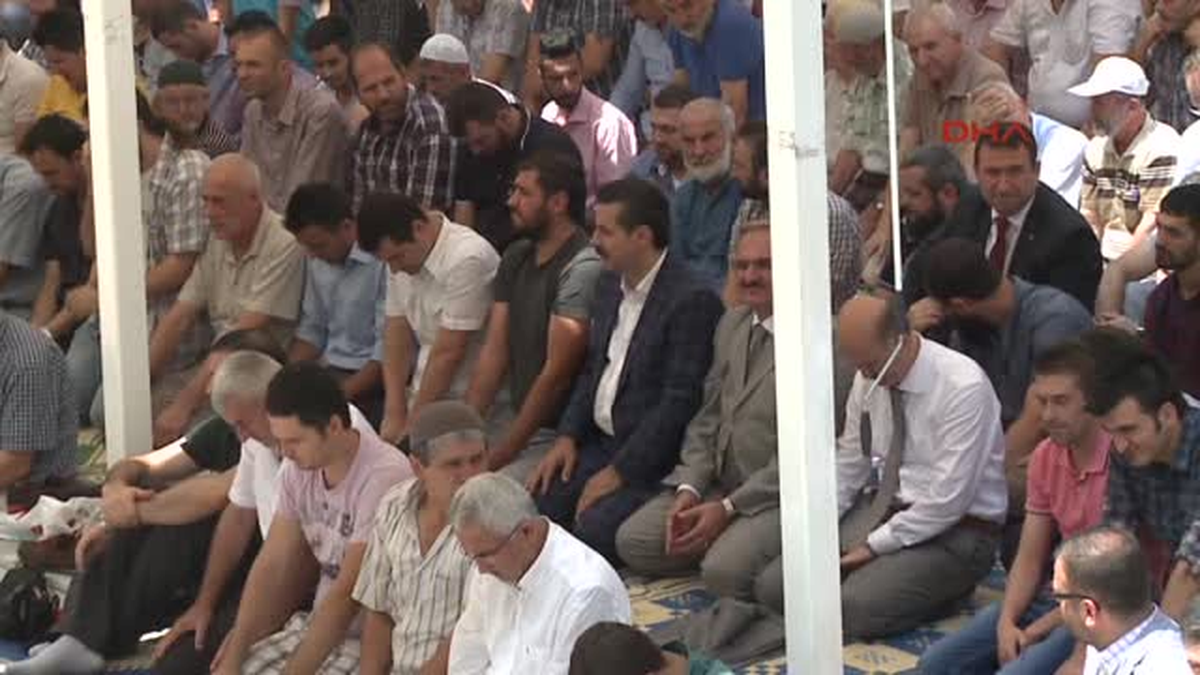 Bakan Çelik: Miting Yapmaktan Aciz Olanlara Türkiye\'nin Geleceğini Teslim Etmek Talihsizlik