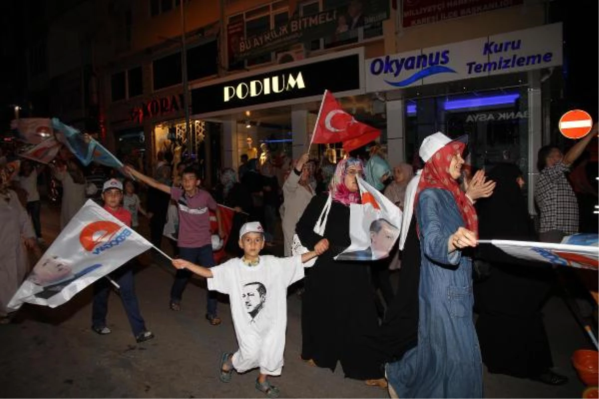 Balıkesir\'de, Erdoğan\'a Destek Yürüyüşü