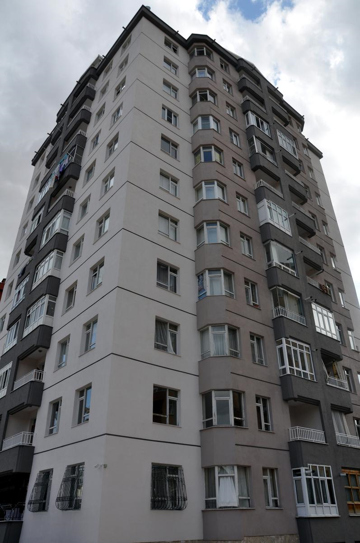 Balkondan Düşen Çocuk Öldü