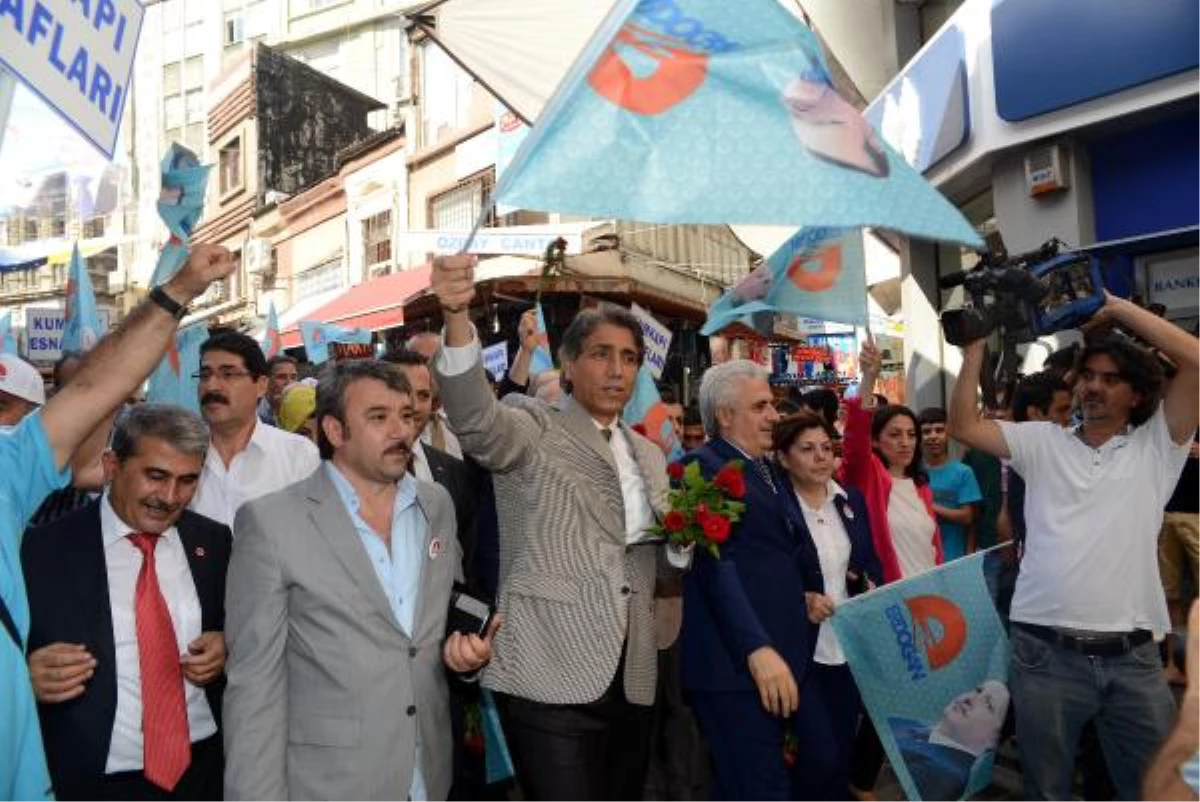 Başbakan Erdoğan\'a, Kapalı Çarşı ve Mahmutpaşa\'da Destek Yürüyüşü