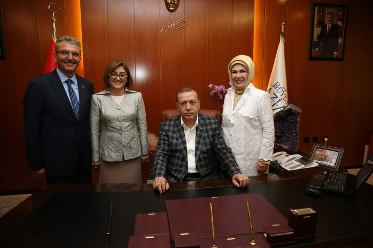 Başbakan ve Cumhurbaşkanı Adayı Erdoğan\'dan Fatma Şahin\'e Ziyaret