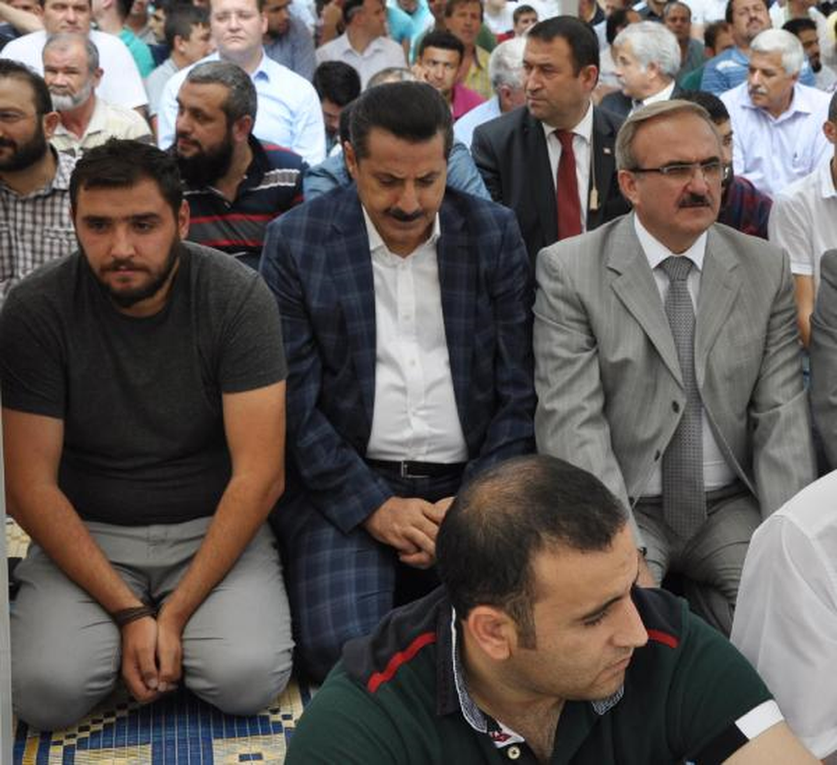Çelik: Miting Yapmaktan Aciz Olanlara Türkiye\'nin Geleceğini Teslim Etmek Talihsizlik