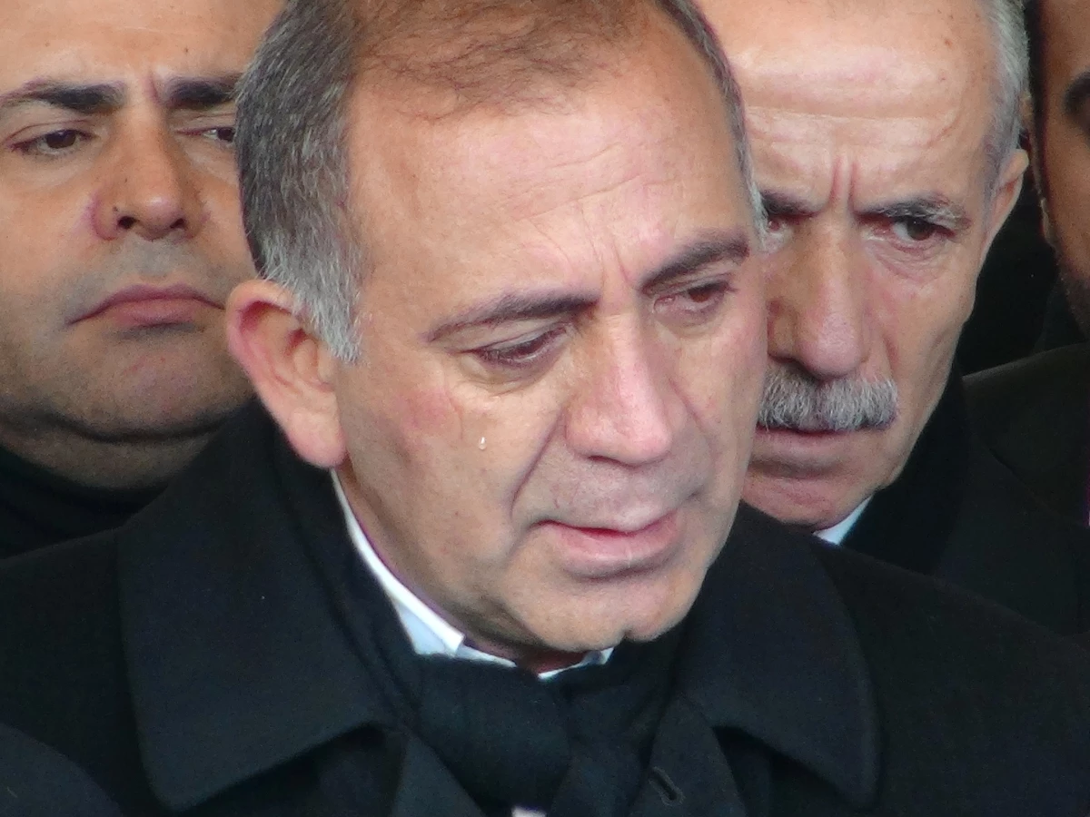 CHP\'li Tekin\'den Çarpıcı İddia: AKP\'li Bir Şahıs Erdoğan\'a ve Çeşitli Kumlara 17 Aralık\'tan Önce...