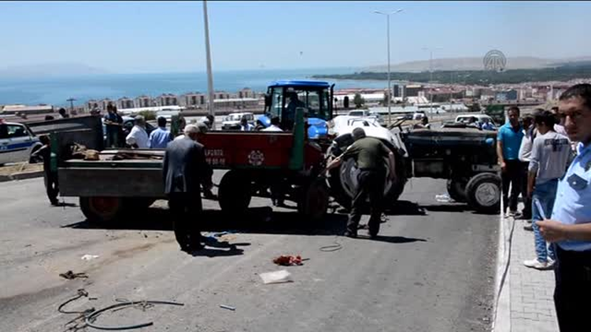 Erciş\'te traktör devrildi: 1 ölü -