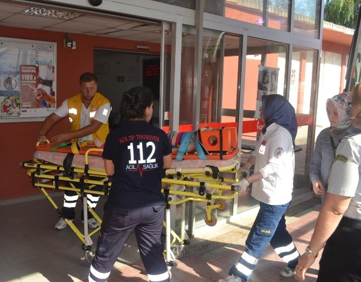 Evde Yalnız Kalan 5 Yaşındaki Çocuk Pencereden Aşağı Düştü