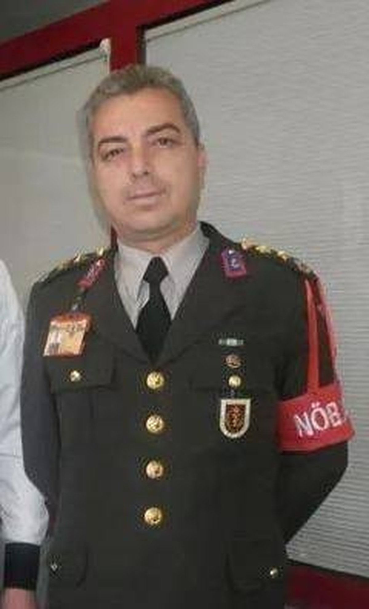 Genç Albay Rütbesini Takamadı