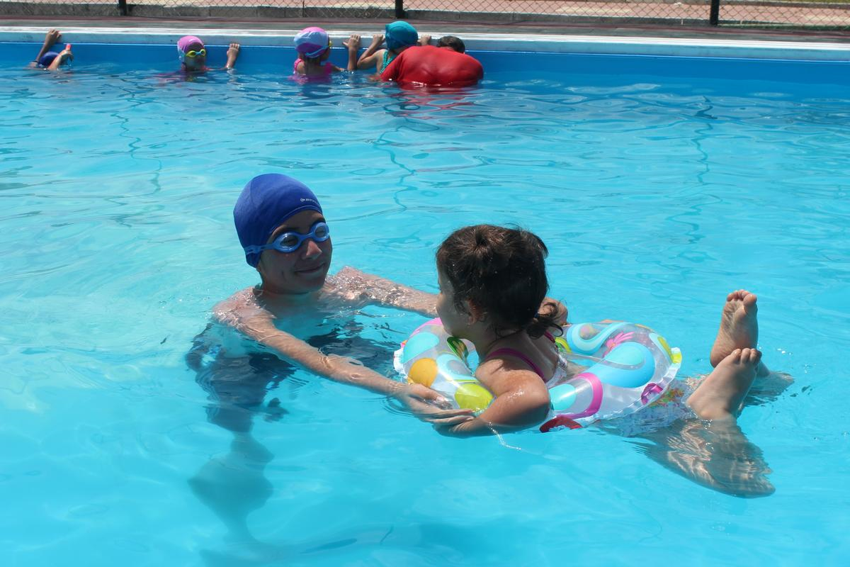 Gölde Canlar Gitmesin" Diye Yüzme Havuzu Yapıldı