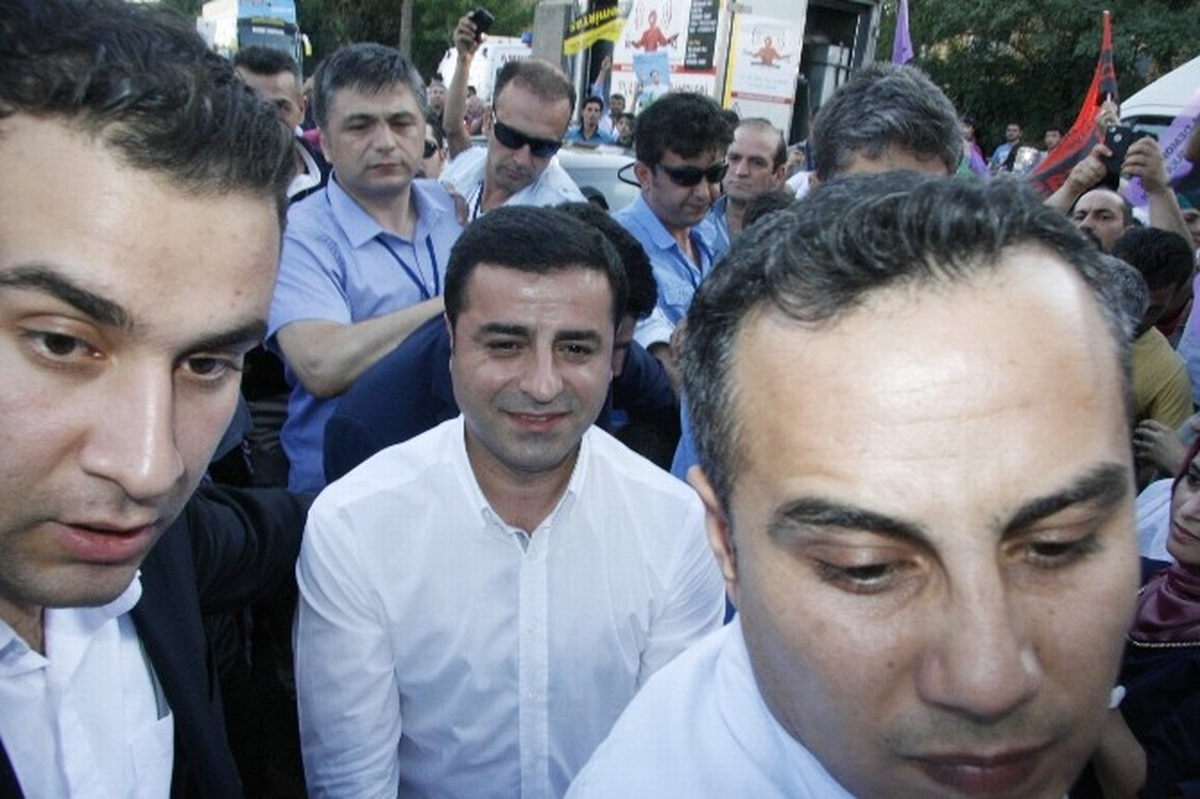 HDP Cumhurbaşkanı Adayı Demirtaş Diyarbakır\'da Halka Seslendi
