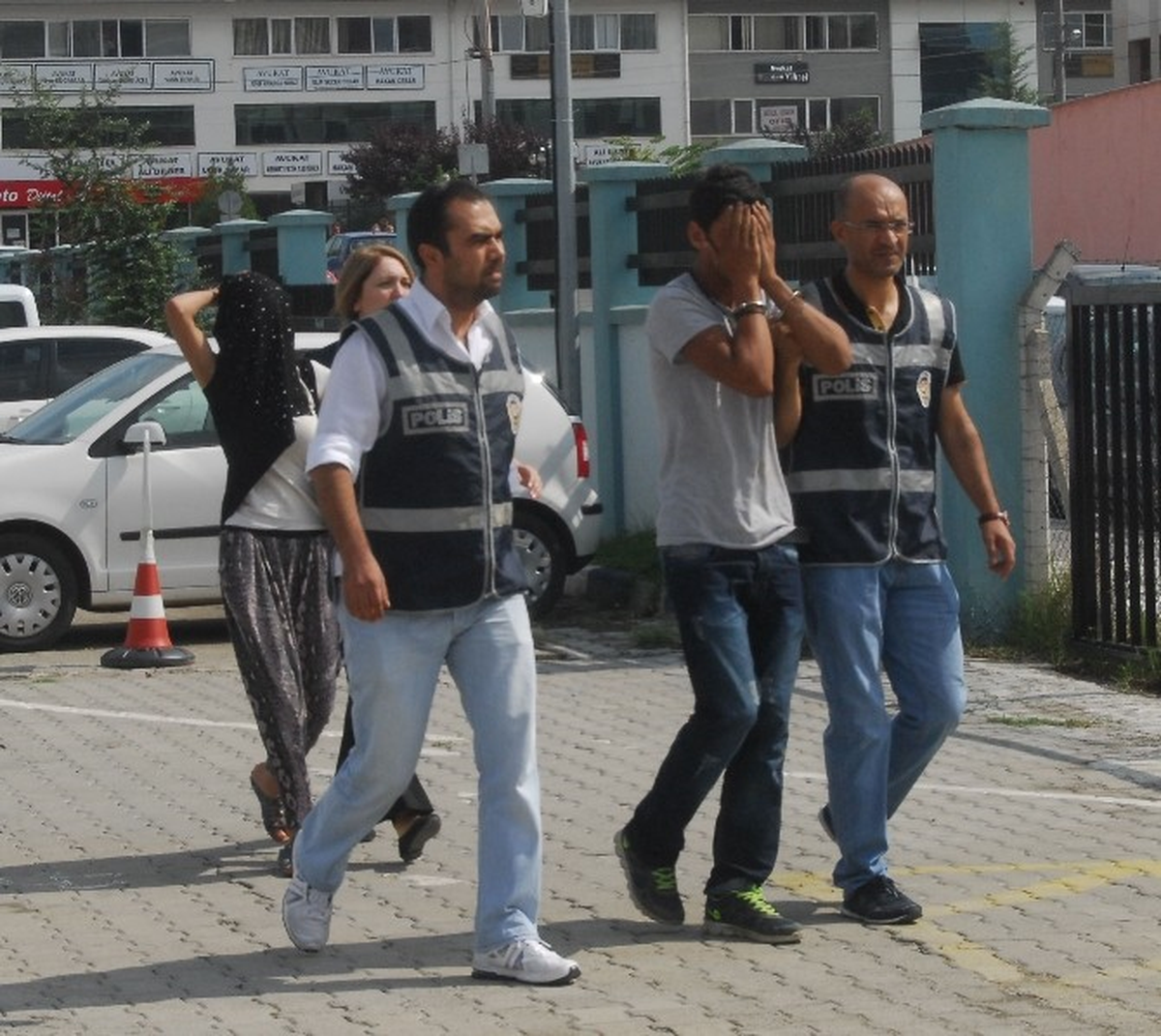 Hırsızlık Yaptıkları İddiasıyla Yakalandılar
