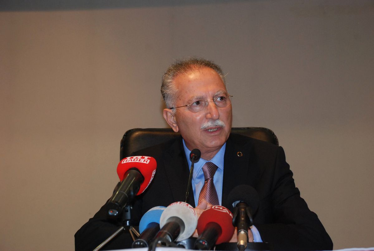 İhsanoğlu: İsrail\'e Küfür Ediyoruz Ama Ticaretimizi de Artırıyoruz