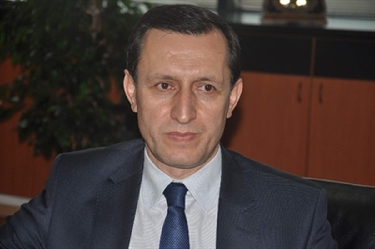 İşler: Siyaset İçin Cüppesini Çıkarmalı