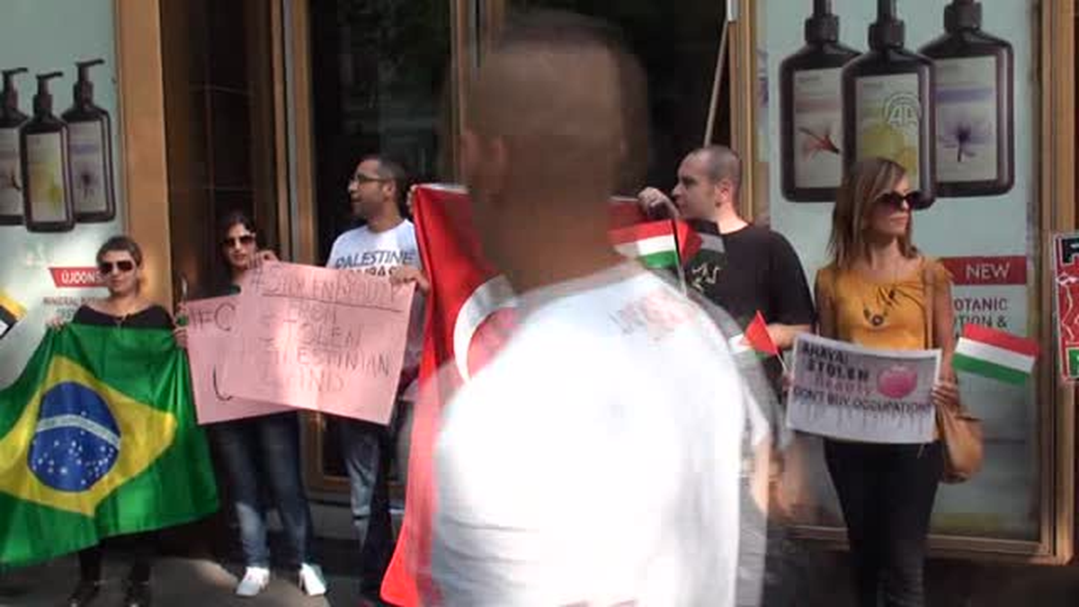 İsrail\'in Gazze\'ye Saldırıları Macaristan\'da Protesto Edildi
