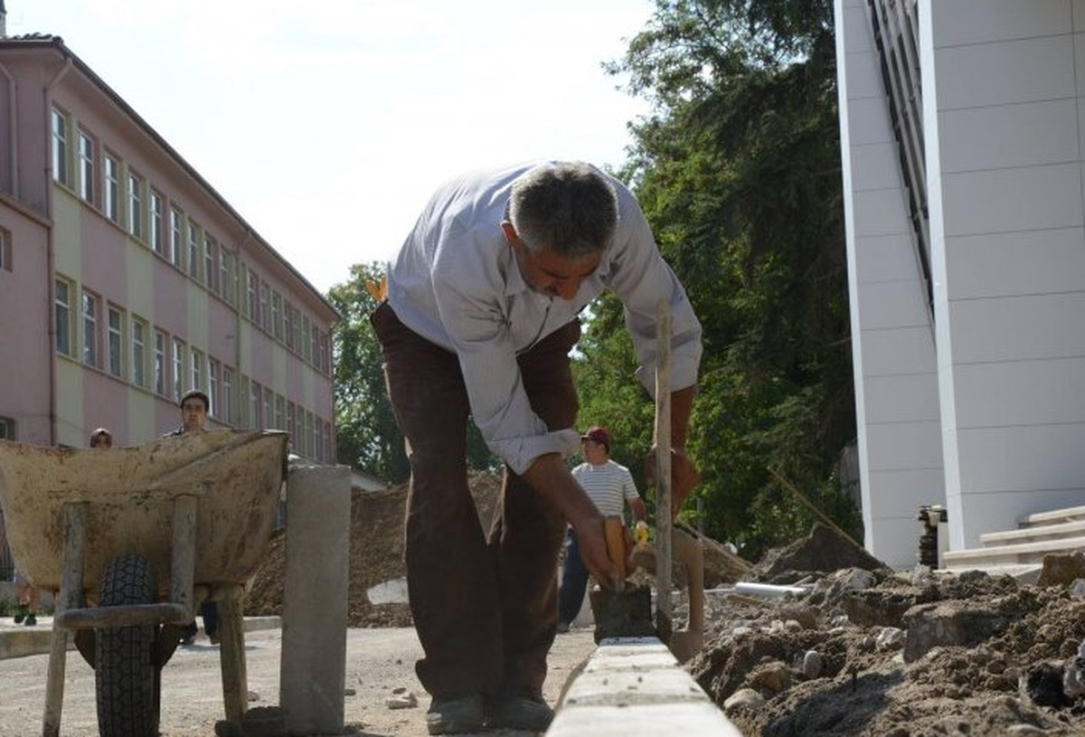 Kaldırım, Parke Yol ve Bordur Çalışmaları Sürüyor