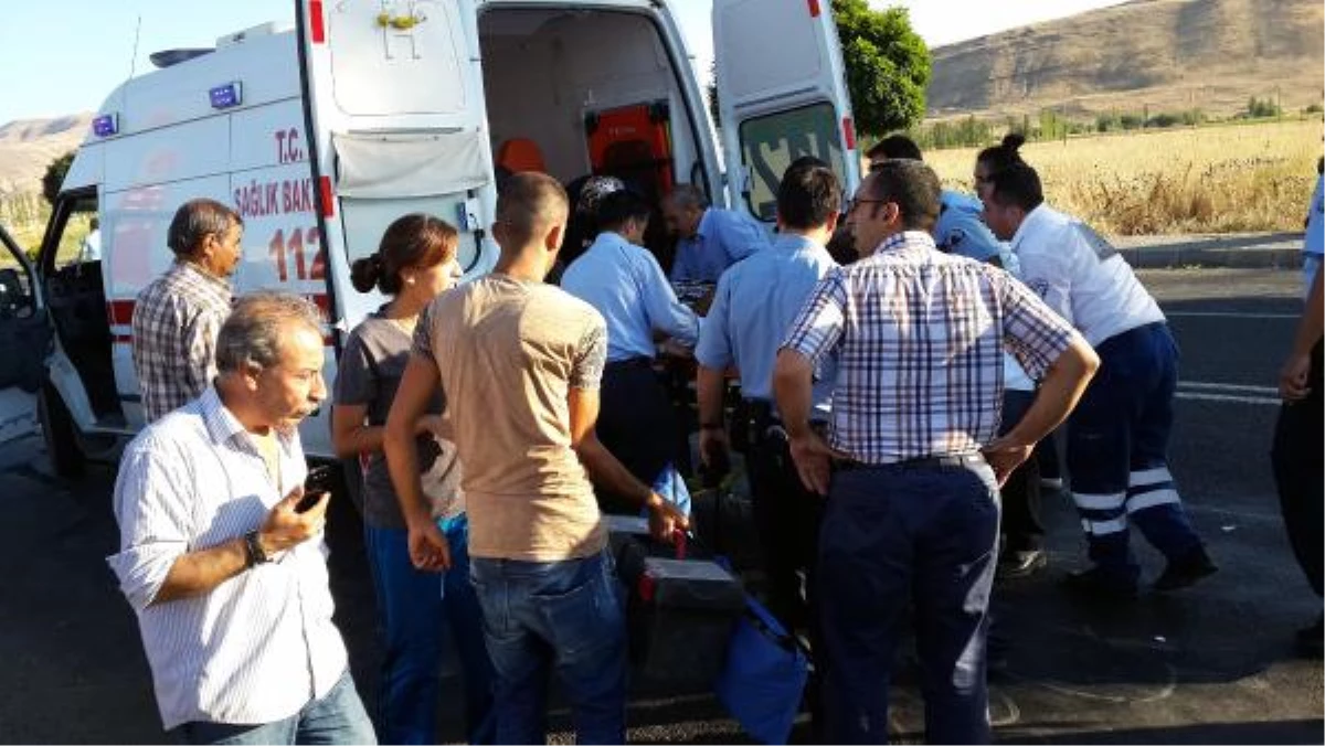 Elazığ Karakoçan\'da Trafik Kazası: 1 Ölü, 3 Yaralı