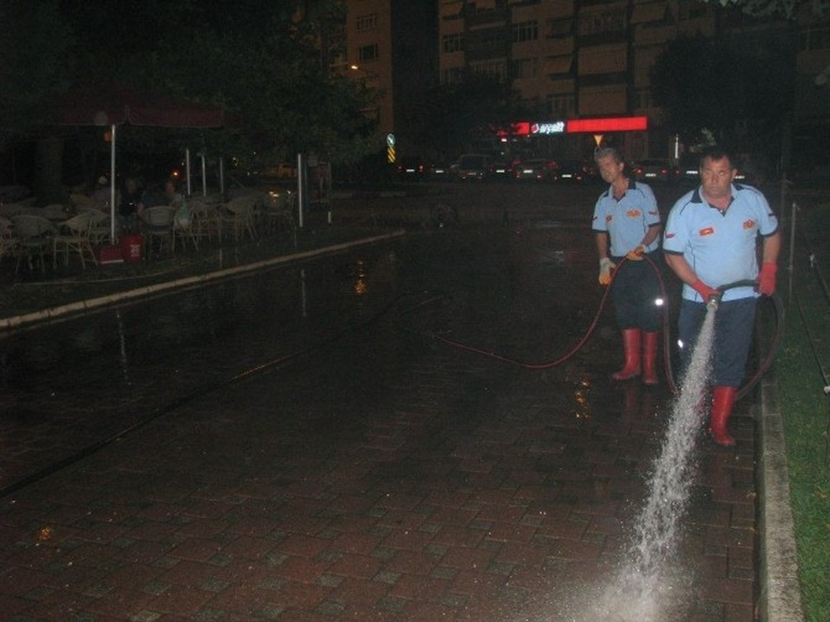 Kırklareli Belediyesinden Gece Mesaisi