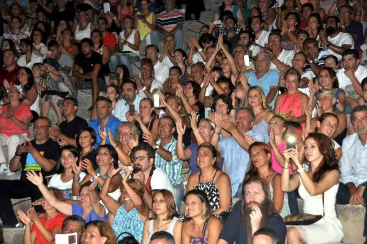 'Kuzeyin Oğlu' Bodrum'da Konser Verdi