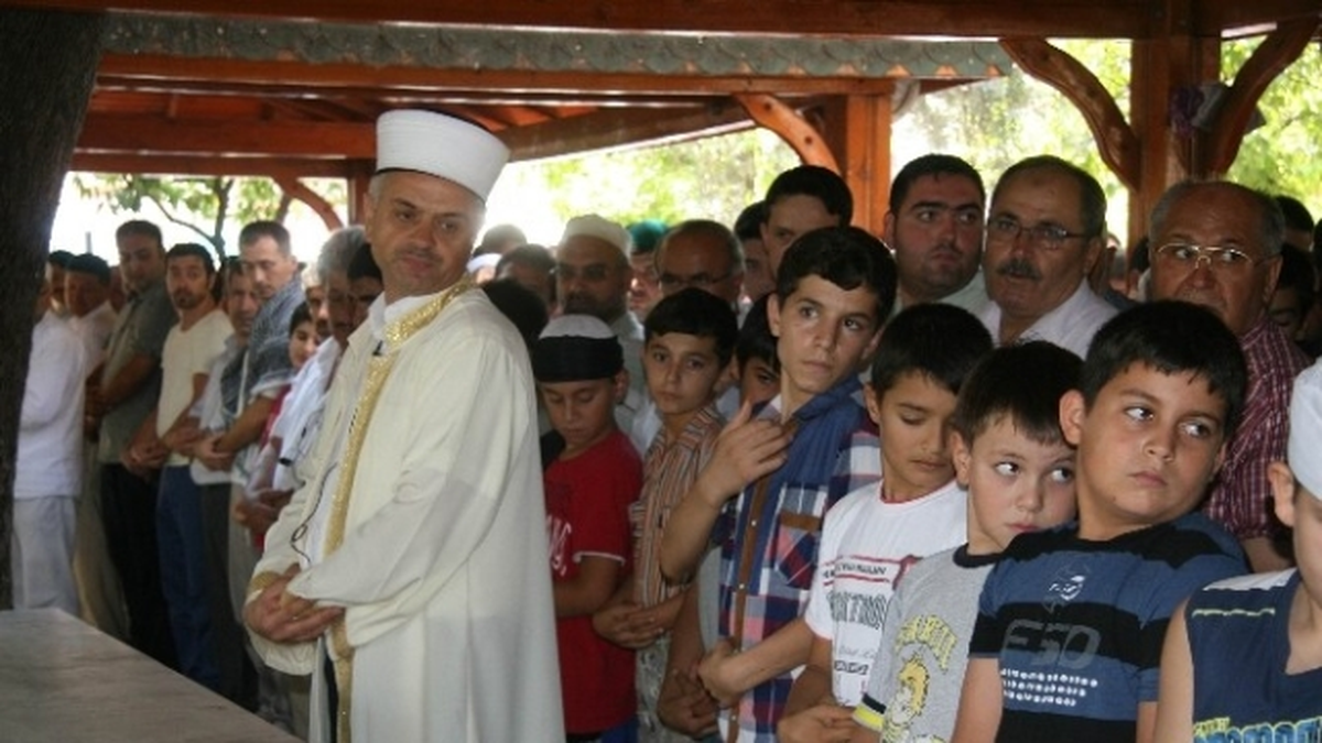 Öldürülen Müslümanlar İçin Gıyabi Cenaze Namazı Kılındı