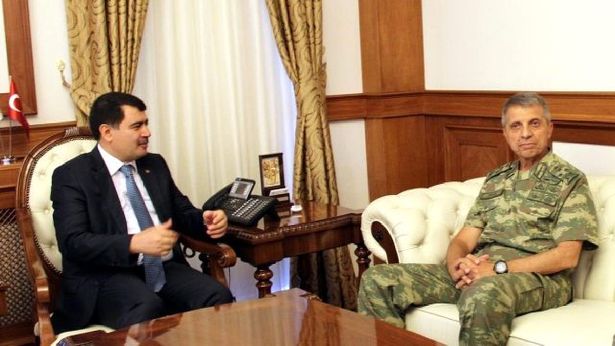 Orgeneral Mendi\'den Vali Şahin\'e Veda Ziyareti