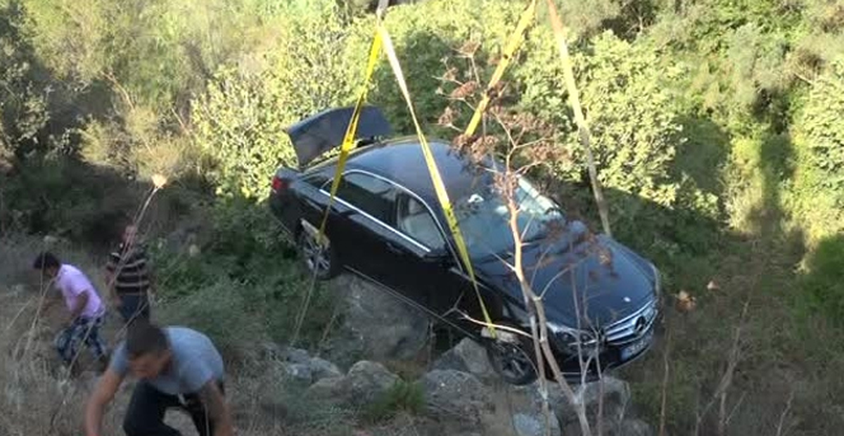 Bodrum\'da Otomobille 20 Metreden Şarampole Uçtu Burnu Bile Kanamadı