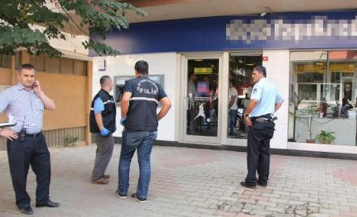Pendik\'te Silahlı Banka Soygunu