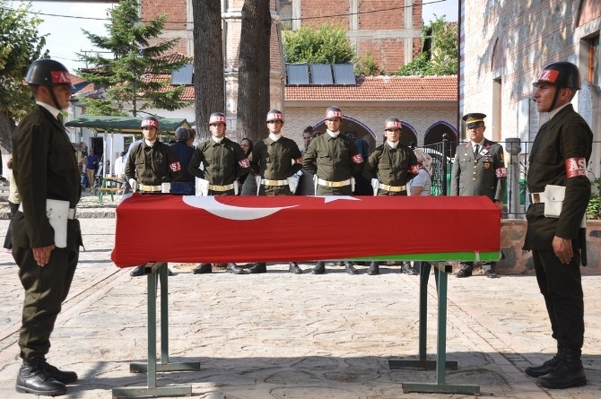 Rütbesini Takamadan Kalbine Yenilen Genç Albay Törenle Uğurlandı