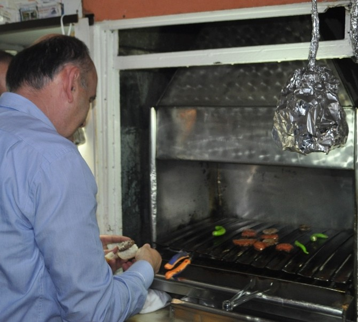 Sağlık Bakanı Pişirdiği Köftenin Tadına Baktı