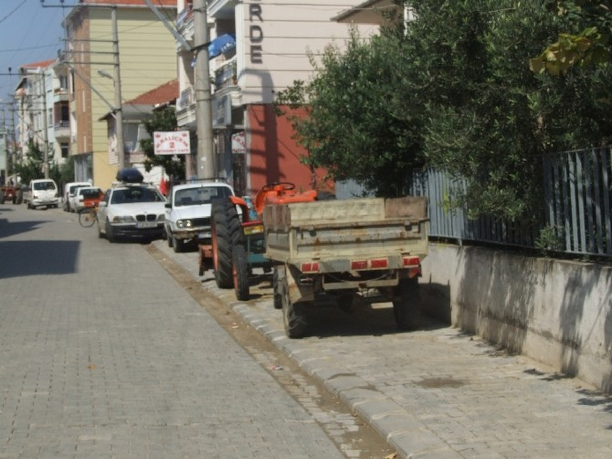 Tekirdağ Şarköy\'ün Kaldırımları İşgal Altında