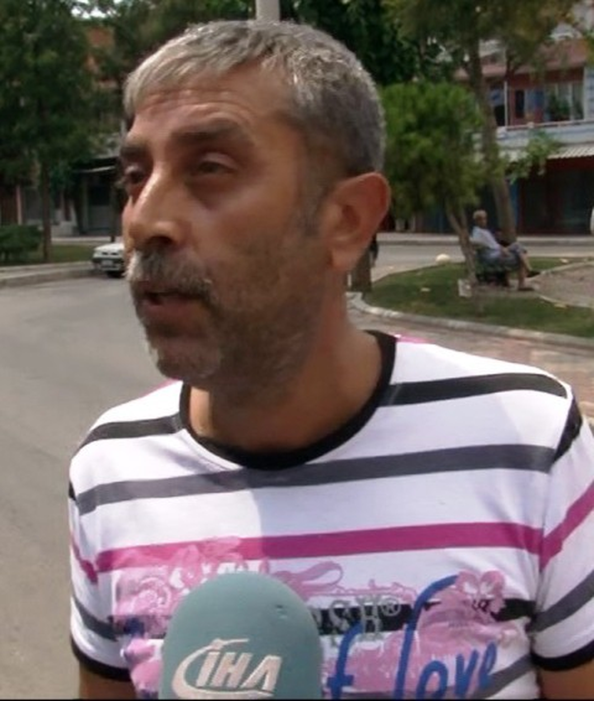 Sel Sularında Sürüklenen Adam