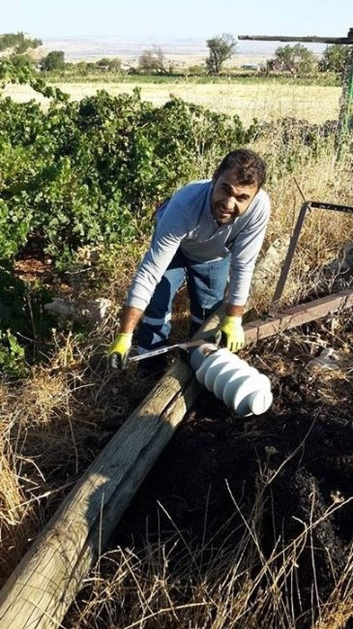 Silvan\'da Fırtına Nedeniyle Elektrik Direkleri Devrildi