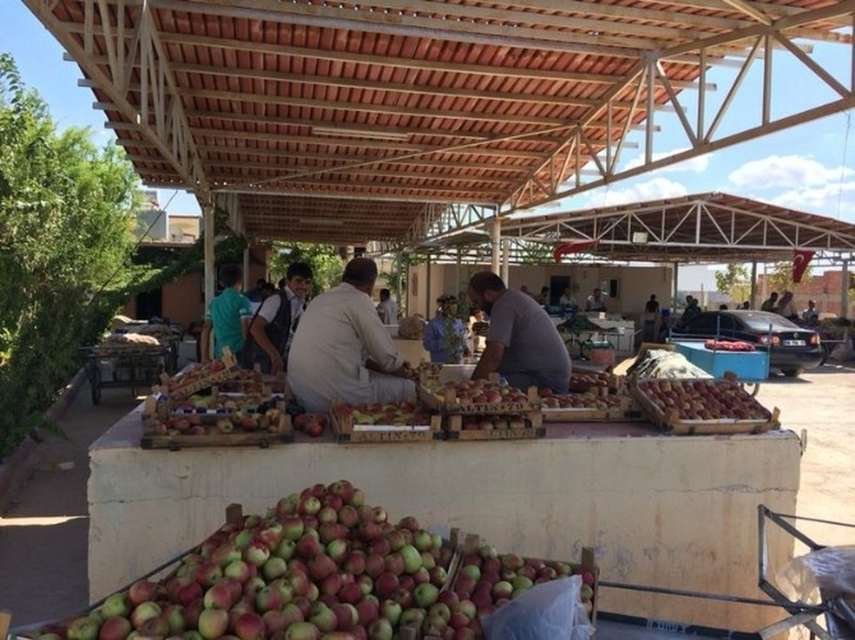 Suriyeli Seyyar Satıcılara Semt Pazarı Kuruldu