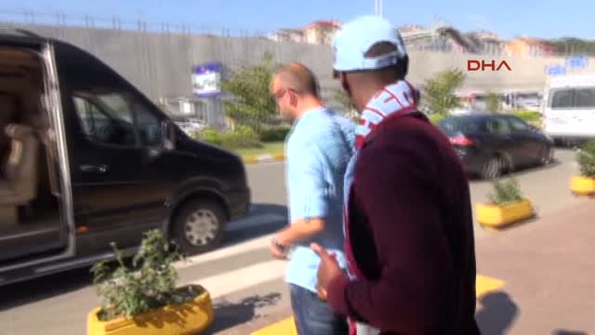 Trabzonspor\'un Yeni Transferi Kevin Constant, İstanbul\'da Yaşanan Olumsuz Hava Koşulları Nedeniyle...
