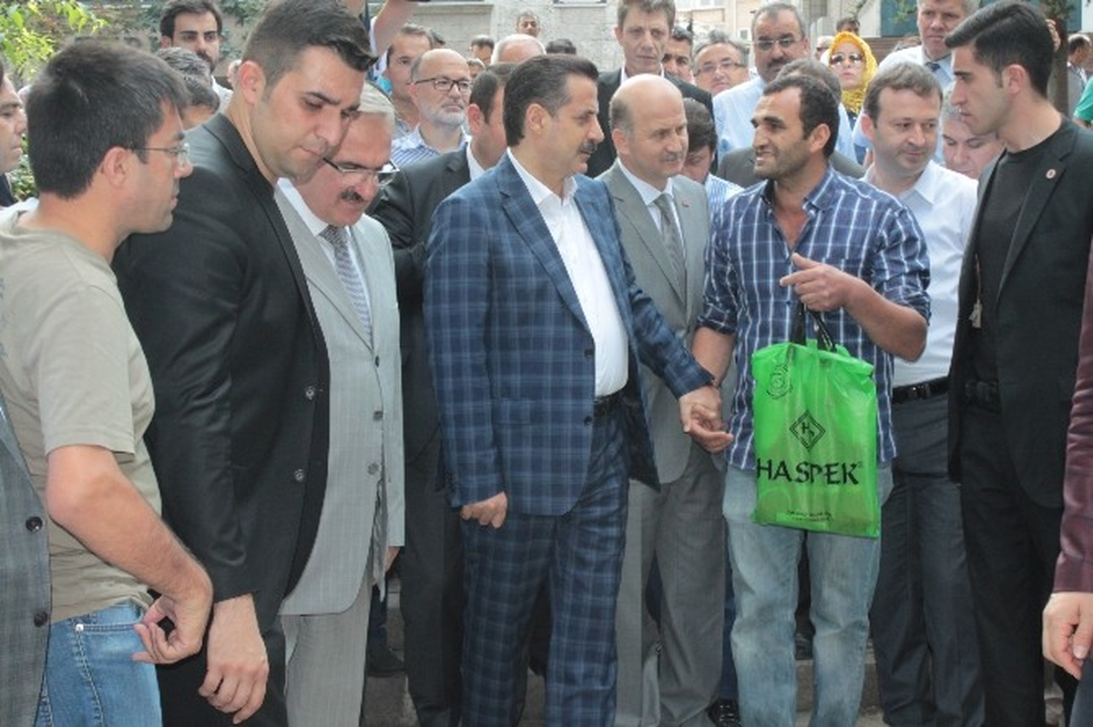 Üçü Bir Arada Fotoğraf Bile Çektiremiyorlar"