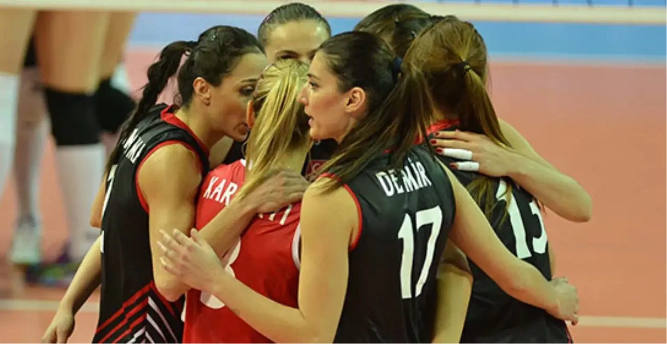 A Milli Bayan Voleybol Takımı Dominik Cumhuriyetine 3-2 Yenildi