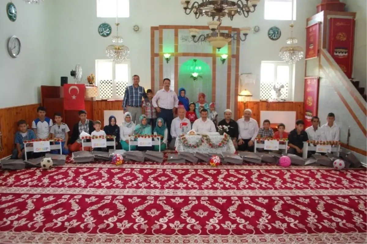 Yozgat Kaleliler Cami Kuran Kursunda Ödüllü Bilgi Yarışması Düzenlendi