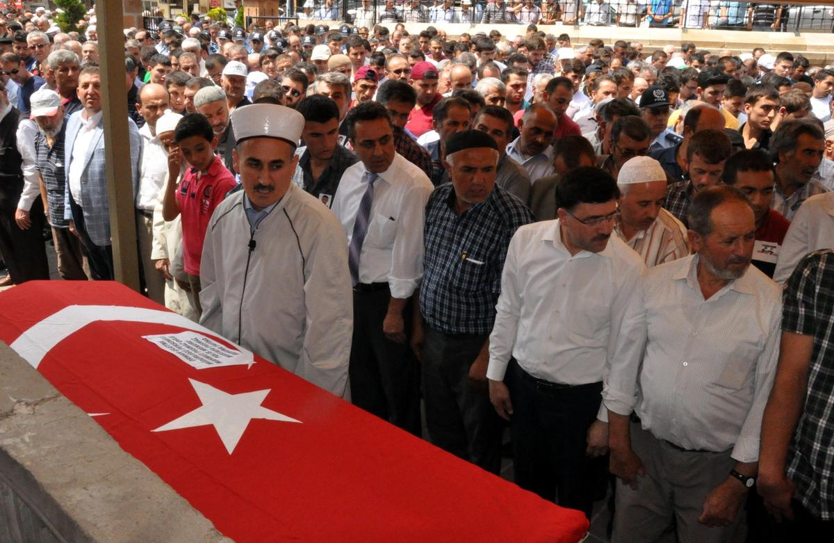 Zonguldak\'ta Boğulma Tehlikesi Geçiren Polis