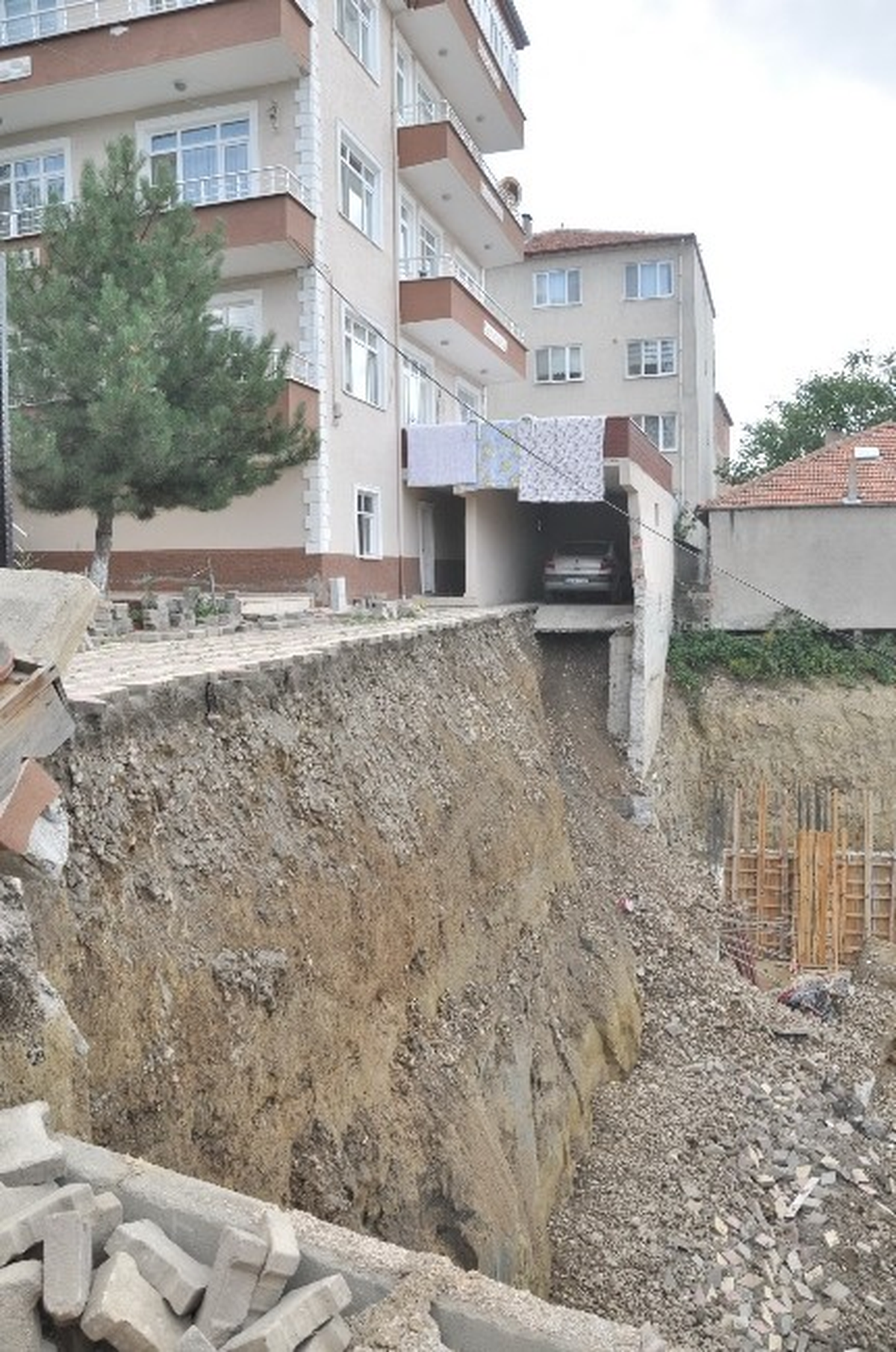 4 Katlı Bina Boşaltıldı