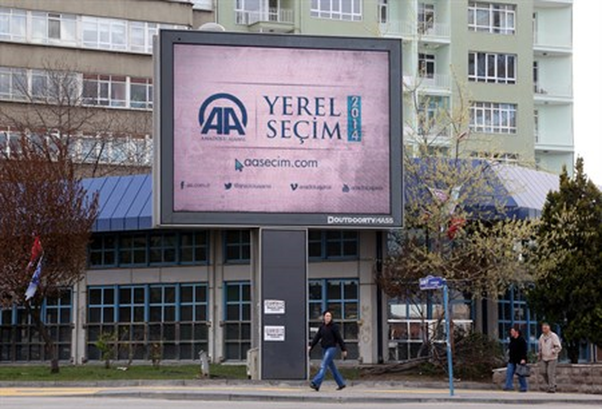 AA Seçim Çalışmaları Görseli, Açık Hava Ekranlarında