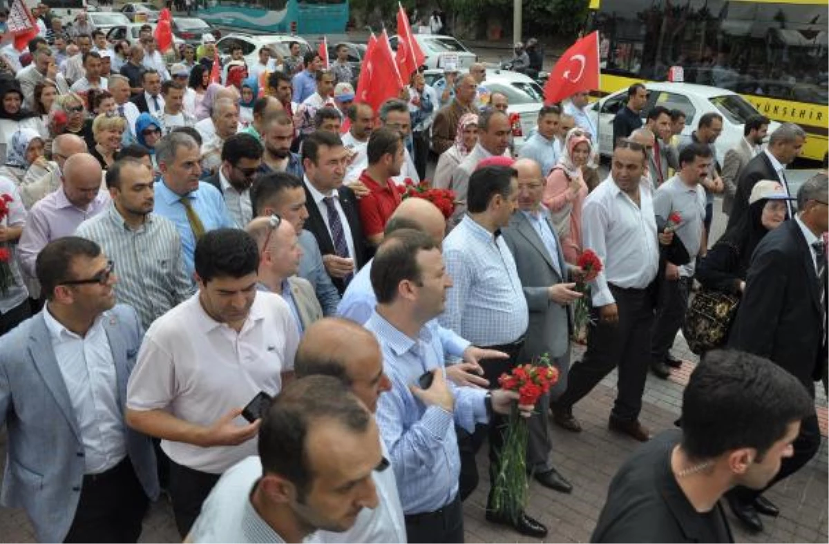 Bakan Çelik, Bursa\'da Partililerle Yürüyüş Yaptı
