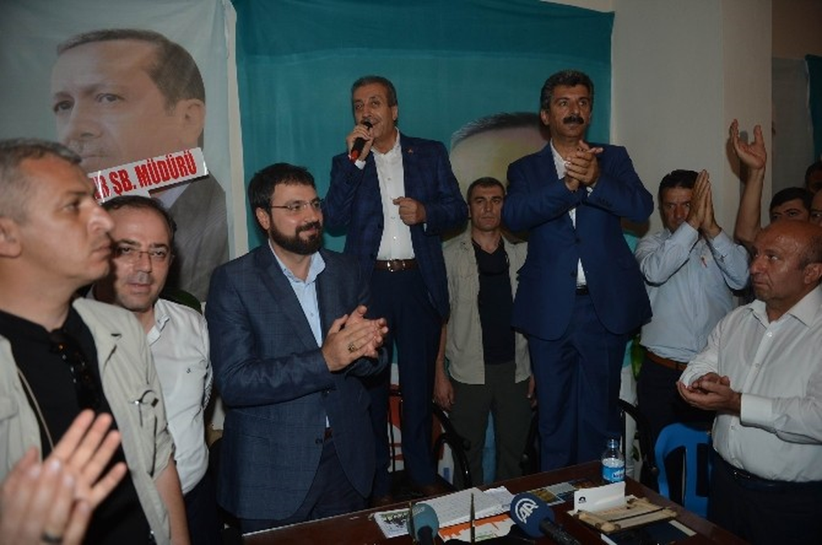 Bakan Eker\'den Bayrak İndiren Zanlının Yakalanması ile İlgili Açıklama