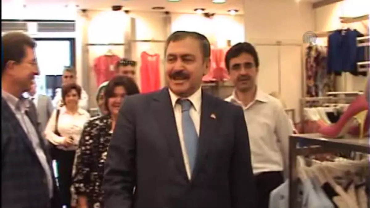 Bakan Eroğlu Nazilli\'de Kumaş Kesti