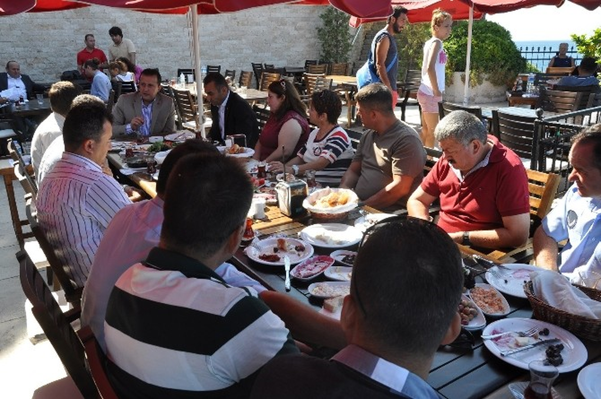 Başkan Soylu Zabıtayla Kahvaltıda Buluştu