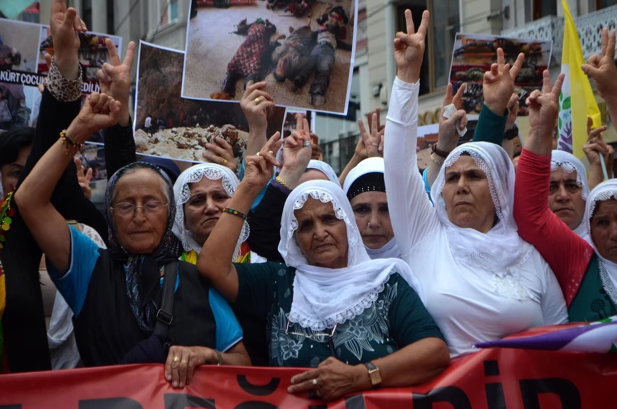 HDP\'lilerden Beyoğlu\'nda IŞİD Protestosu